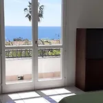 Lavish Seaside With Garden And Stunning Views ヴィラ