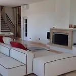 ヴィラ Lavish Seaside With Garden And Stunning Views *