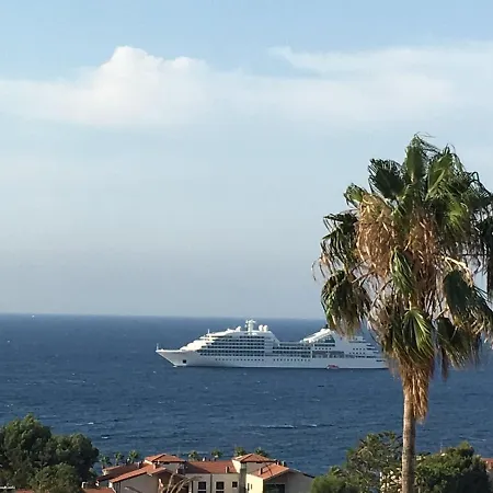 Lavish Seaside With Garden And Stunning Views Villa