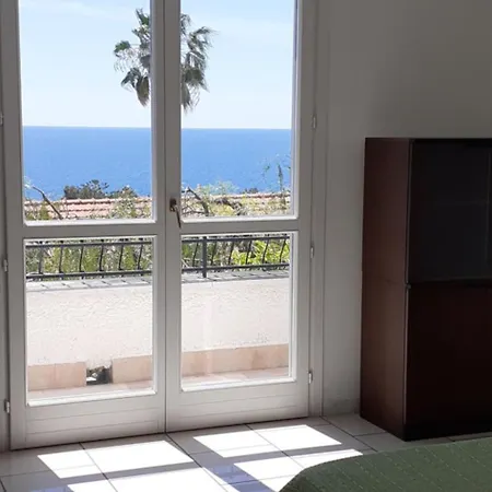 Lavish Seaside With Garden And Stunning Views Villa