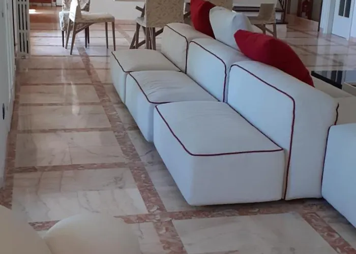 Vila Lavish Seaside With Garden And Stunning Views