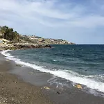 Vila Lavish Seaside With Garden And Stunning Views