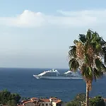 Lavish Seaside With Garden And Stunning Views Vila