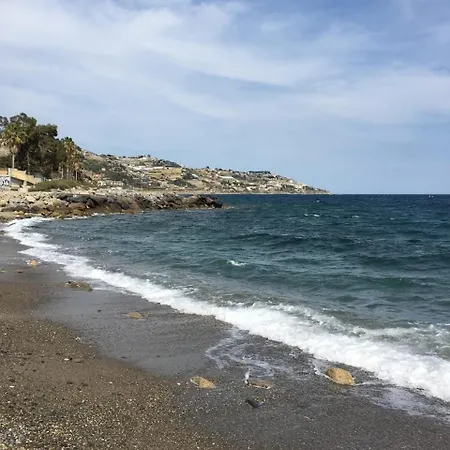 Vila Lavish Seaside With Garden And Stunning Views