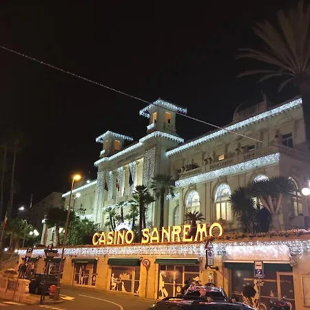 Lavish Seaside With Garden And Stunning Views Villa