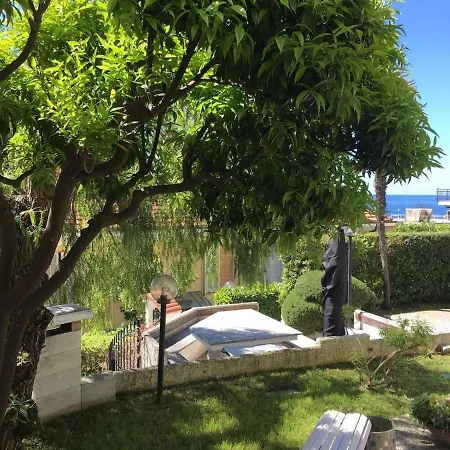 Вілла Lavish Seaside With Garden And Stunning Views *