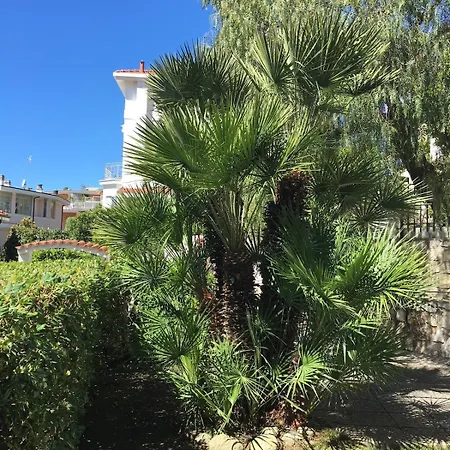 Vila Lavish Seaside With Garden And Stunning Views *