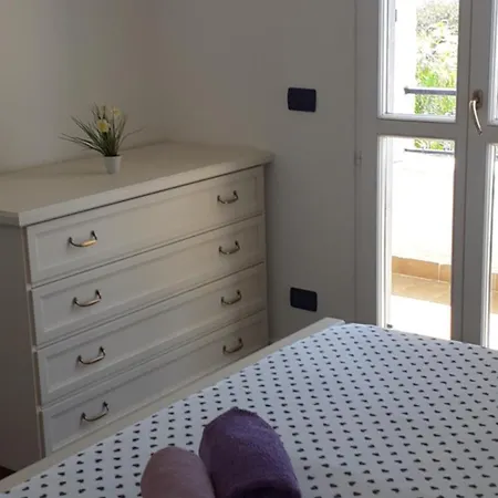 Lavish Seaside With Garden And Stunning Views *