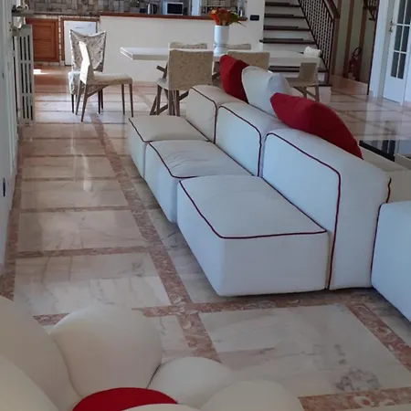 Villa Lavish Seaside With Garden And Stunning Views