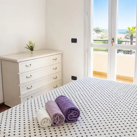 Vila Lavish Seaside With Garden And Stunning Views
