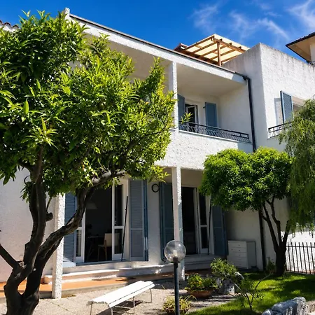 Lavish Seaside With Garden And Stunning Views Vila Sanremo
