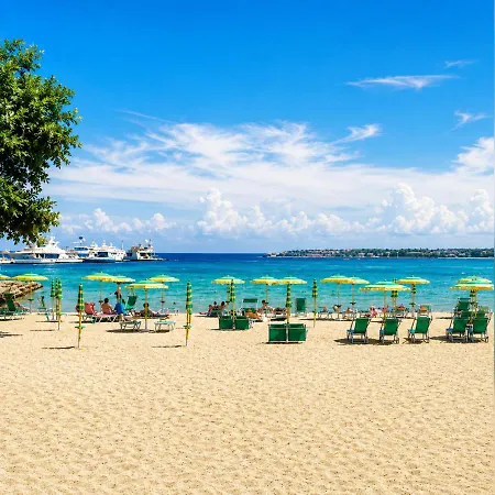 Lavish Seaside With Garden And Stunning Views