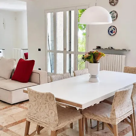 Lavish Seaside With Garden And Stunning Views Vila Sanremo