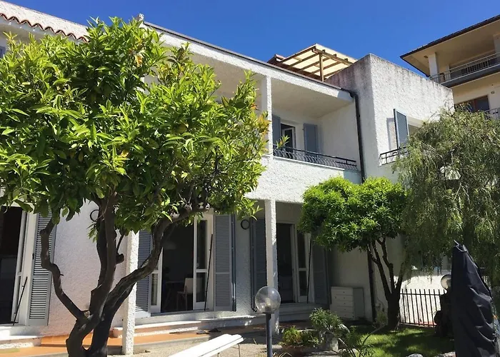 Lavish Seaside With Garden And Stunning Views Villa *