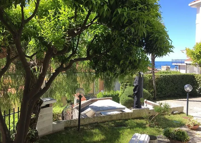 Villa Lavish Seaside With Garden And Stunning Views *