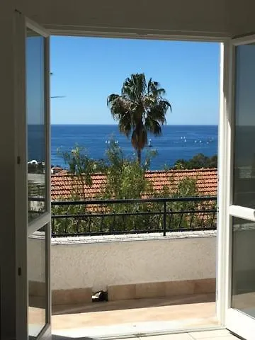 Lavish Seaside With Garden And Stunning Views