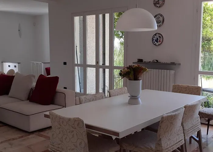 Villa Lavish Seaside With Garden And Stunning Views *