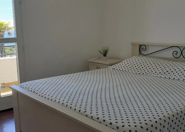 Lavish Seaside With Garden And Stunning Views Villa *