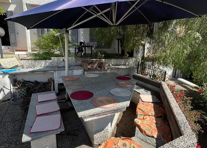 Lavish Seaside With Garden And Stunning Views Villa